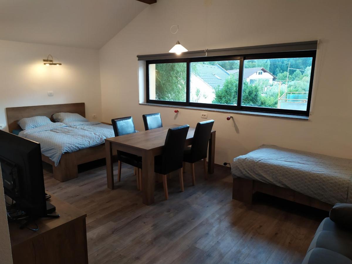 Gostilna Ulcar Hotel Ig Exterior photo