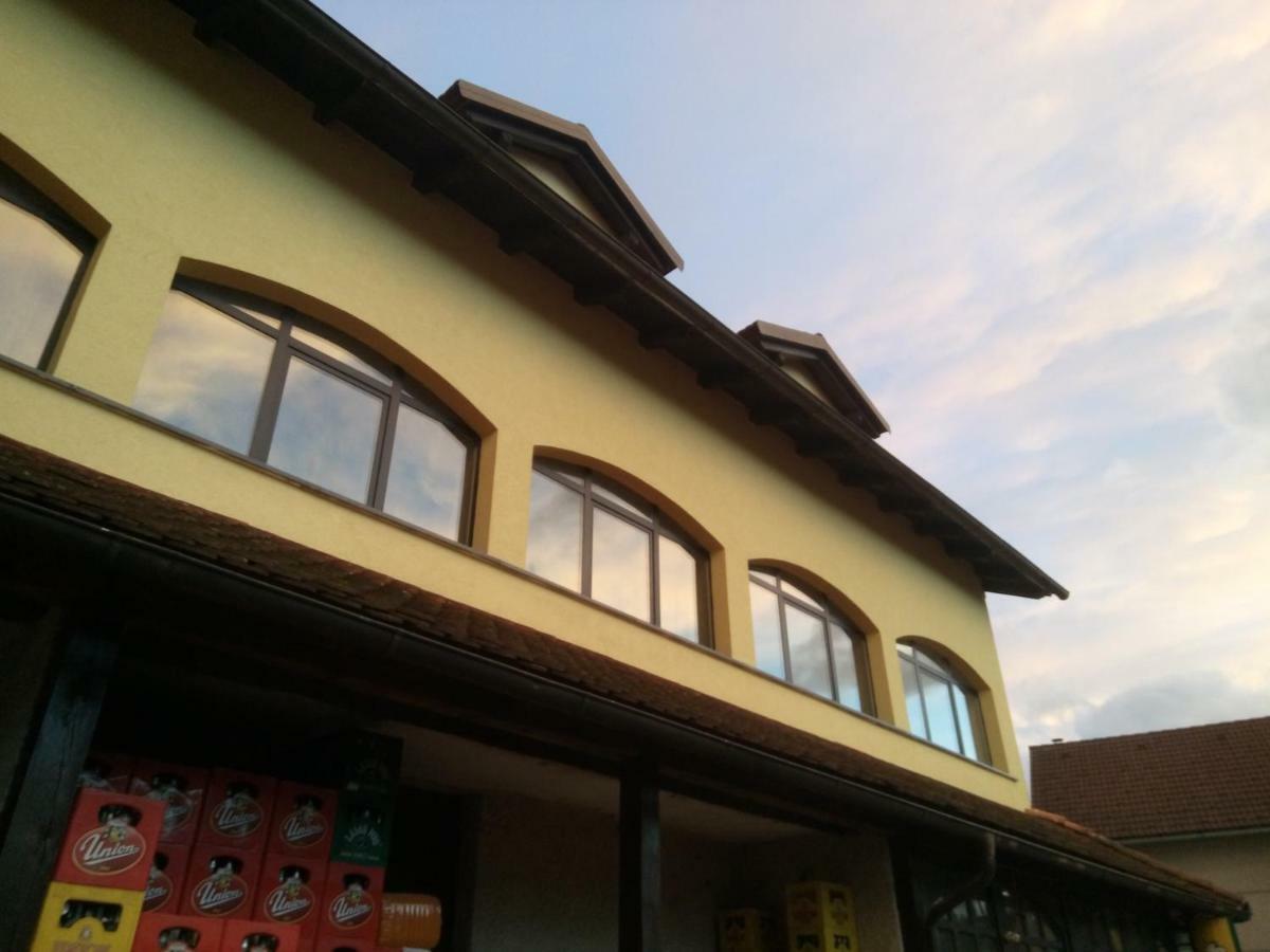 Gostilna Ulcar Hotel Ig Exterior photo